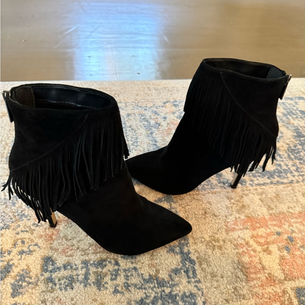 🌟🌟 Saks Fifth Avenue Cherise Black Suede Heel Bootie Fringe Size 7